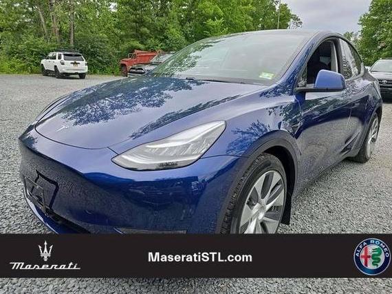 TESLA MODEL Y 2021 5YJYGDEEXMF077461 image